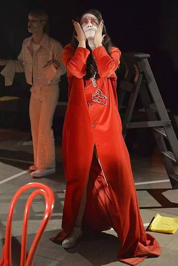 Art|来自“跨性别者”独特的穿衣方式，“我们不在乎时尚界想要什么，只想要做自己。