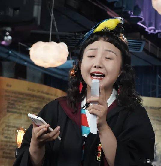 单眼皮|网红出身、被嘲又丑又胖 这次她却凭实力完美逆袭！