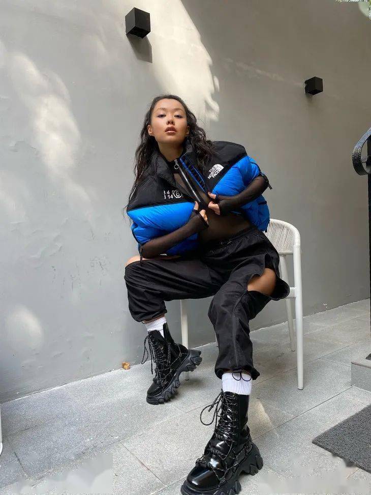 周冬雨|女孩们，撑得很累吧......像周冬雨一样套羽绒服不好吗！？