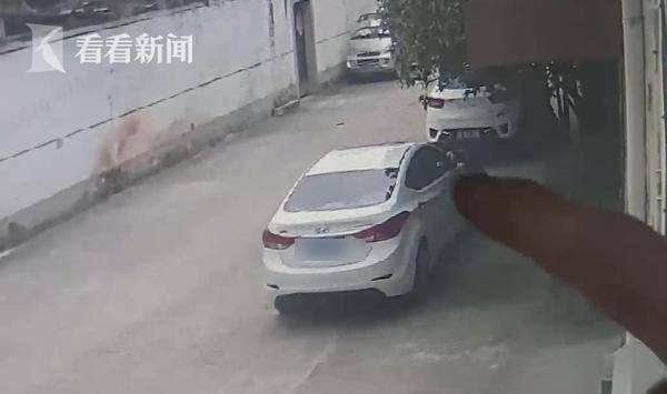 烧成空壳！男子一天连烧4辆车:别人有车，我嫉妒