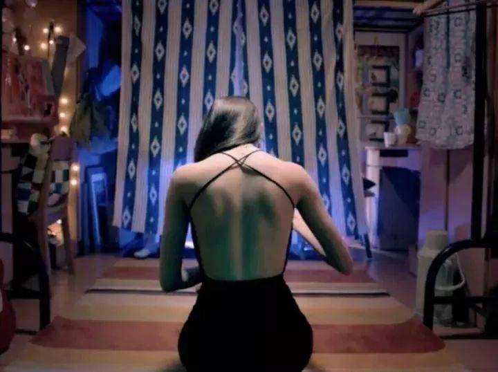 肩胛|迪丽热巴的这张照片,一点都不性感!