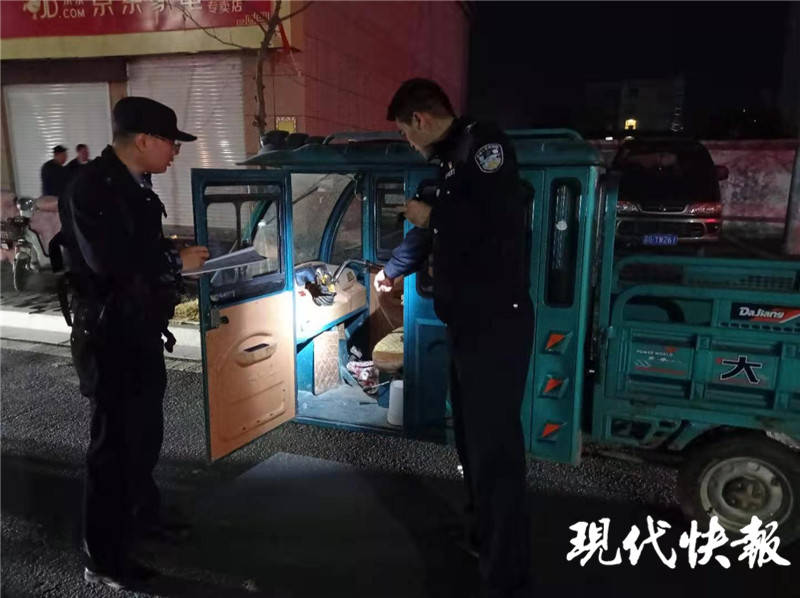 小偷弃车逃跑，现场落下的一张律师函锁定身份