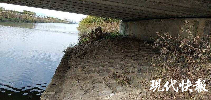 小偷弃车逃跑，现场落下的一张律师函锁定身份
