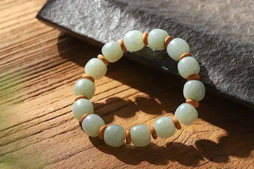 蓝色|这个色系的珠宝，高级温和又迷人，每一种都是美哭的节奏！