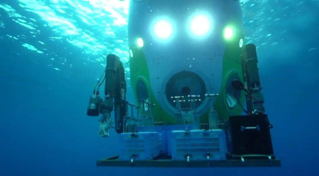 海底10909米,"奋斗者"号来了!_潜水器