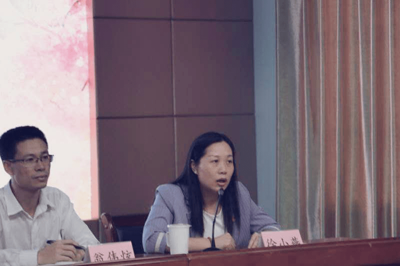 本次组织全体教师禁毒培训会议,由学校副校长徐小燕主持并做活动发言