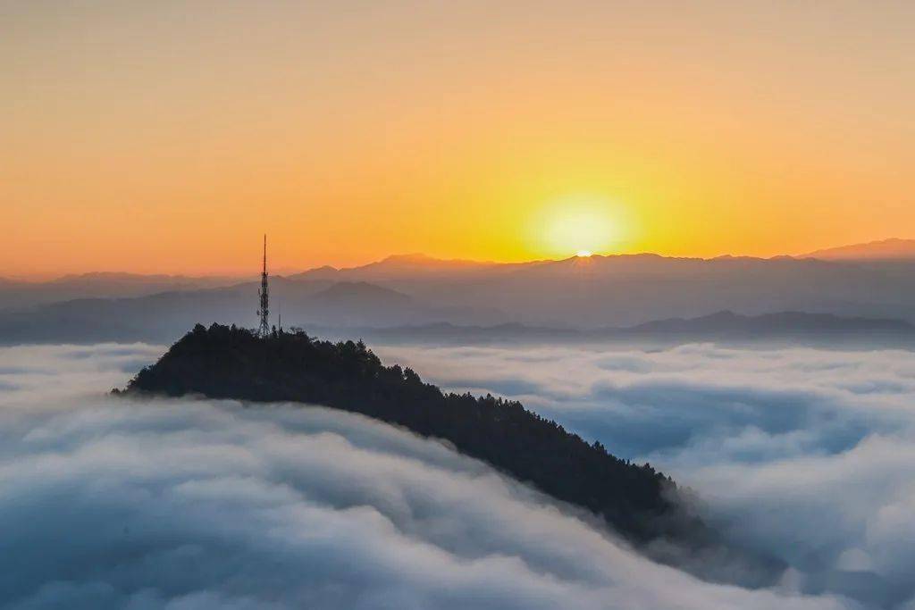 洪江嵩云山昨日云海回顾!这样惊艳的极致美景将持续一周.