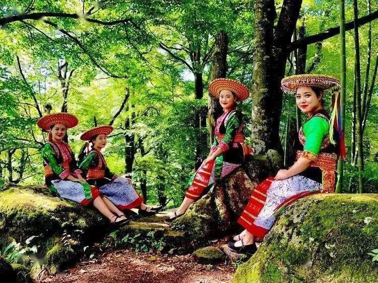 来跟着小编一起 邵阳山清水秀,自然孕育不少帅哥靓妹,请记好这句话,夸