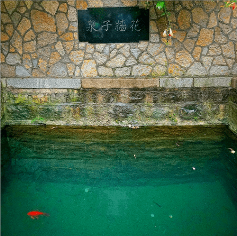 当时时任济南知府的太原人杨涣十分欣喜地祝贺道"斯泉也,阅古今而不