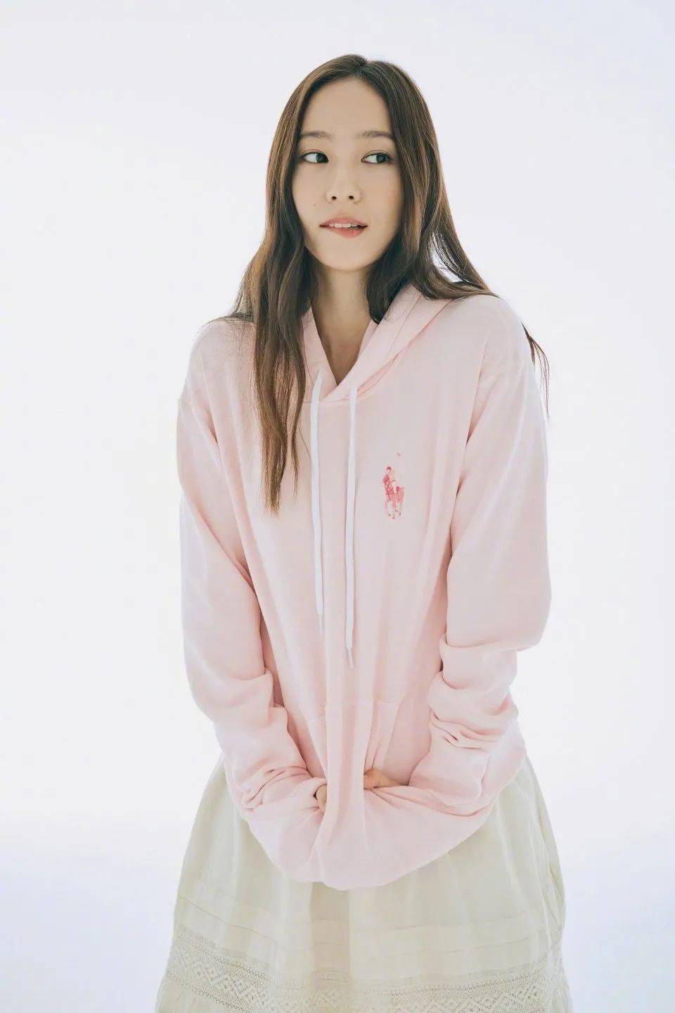 女军官|郑秀晶新剧变身精英女军官，“冰美人”这次A爆了！