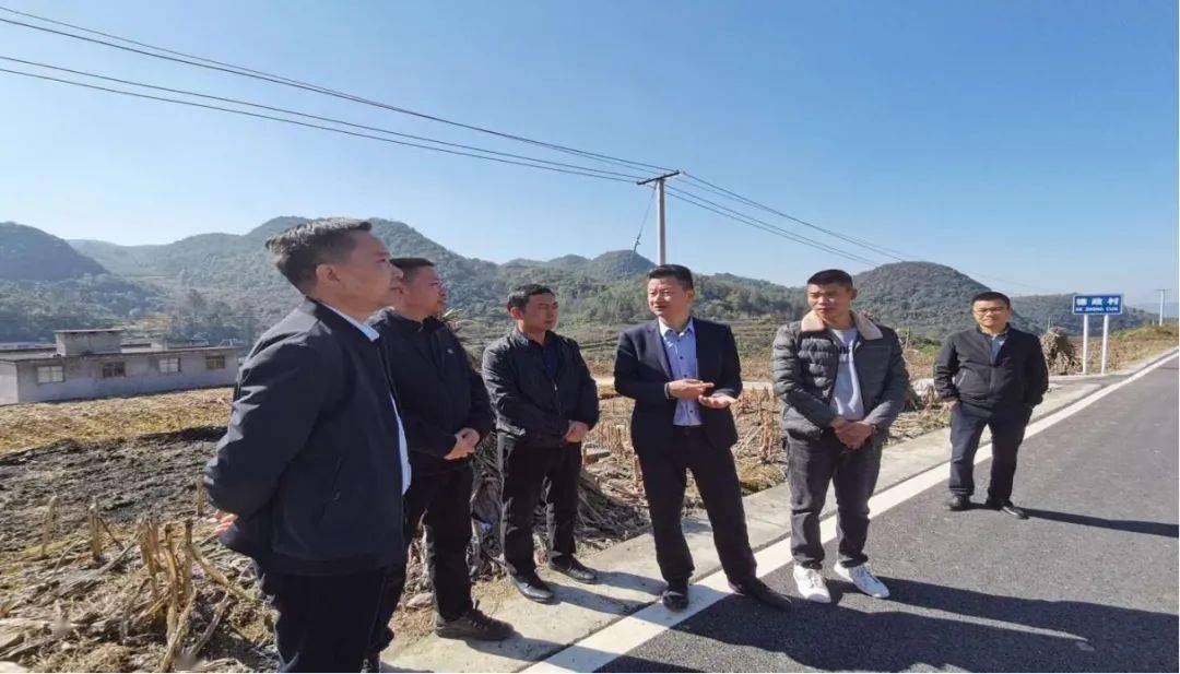 区县动态丨夯实基层党建02巩固脱贫成果修文县人大常委会主任张江华