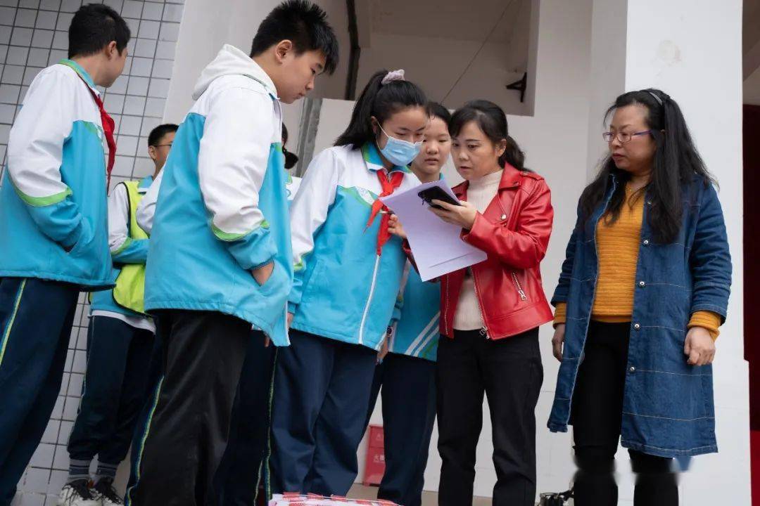 消防安全生命至上乐山市实验中学举行消防应急演练