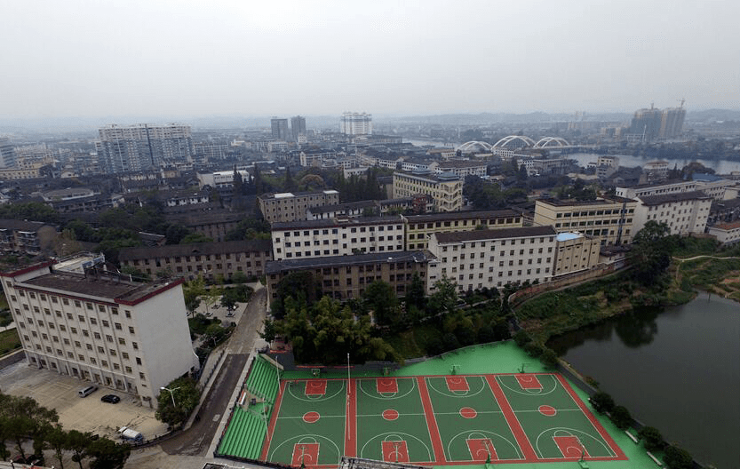 芷江这所学校上头条了,是你的母校吗?_第一中学