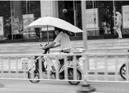 江南体育官网你还在用电动车遮阳雨棚？电动车遮阳篷危害知识了解一下(图3)