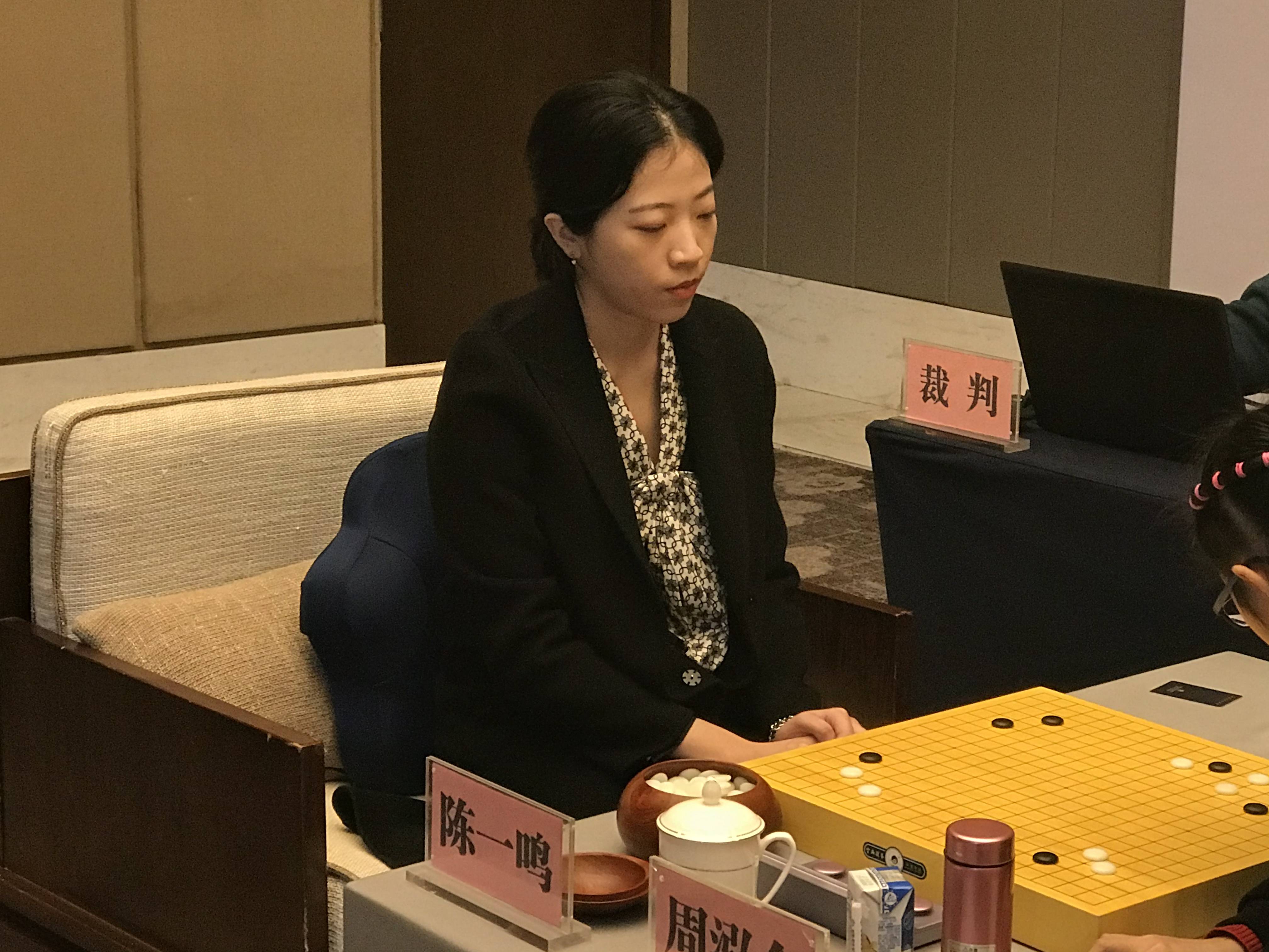 小将周泓余夺得女子围棋名人战冠军_陈一鸣