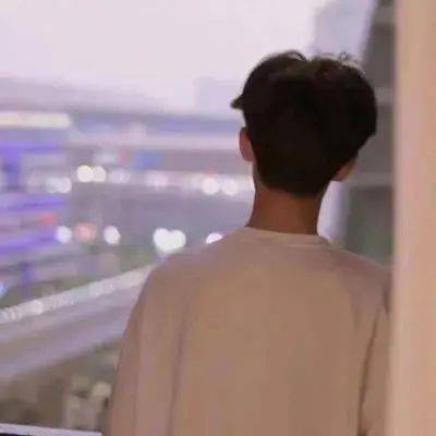 巨款|今日头像丨这个冬天可以当穿你外套的那个女孩吗？