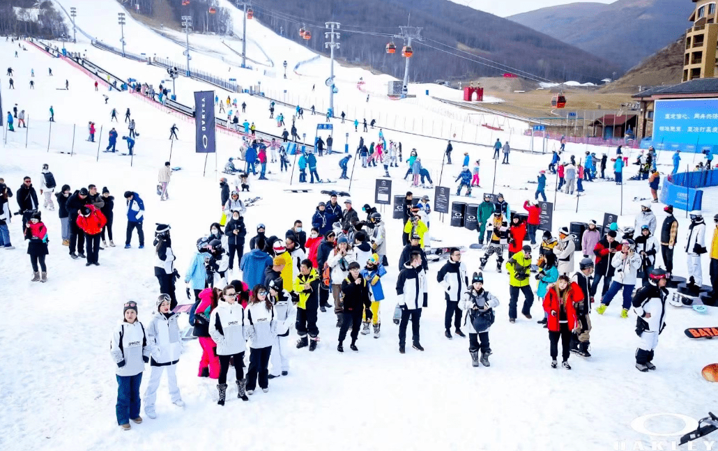 雷竞技RAYBET太舞今日热雪全开这里都是别人羡慕的样子(图1)