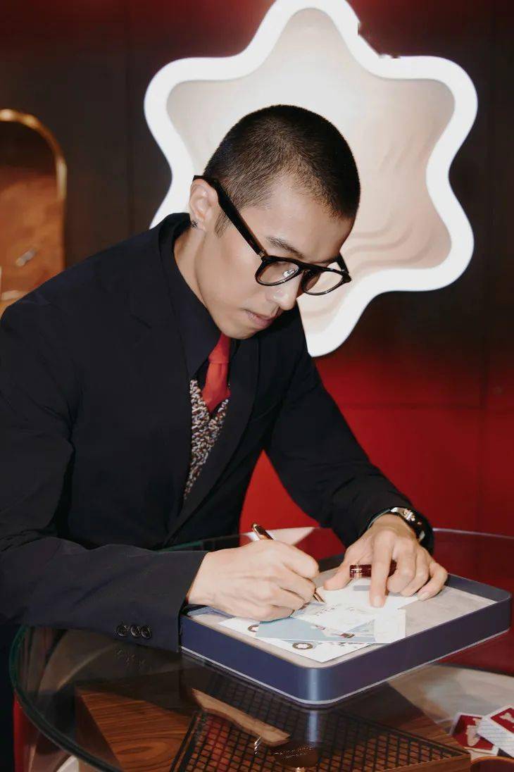 节目|壹周潮话题 | 付完尾款，只能靠这节目找找赚钱动力了