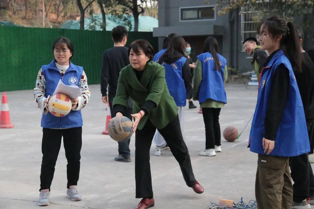 学院资讯 文学院举办教职工趣味运动会