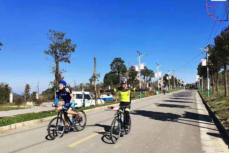 兴仁市2020年gdp_近十年中国gdp数据图(2)