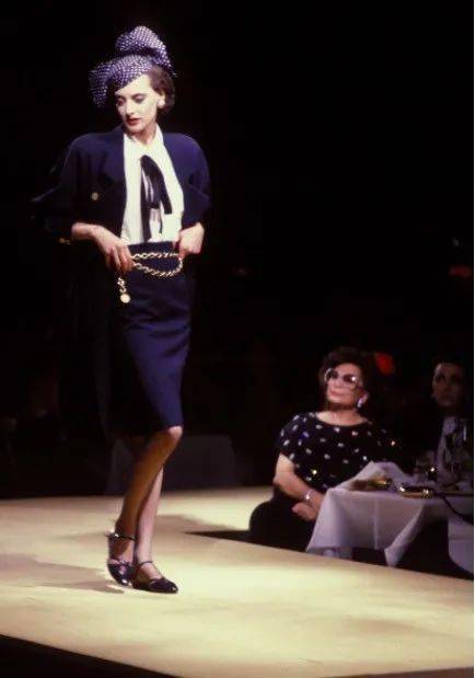 化身|卍物志┃26岁被老佛爷捧为香奈儿化身，如今63岁依然是法式优雅的代名词