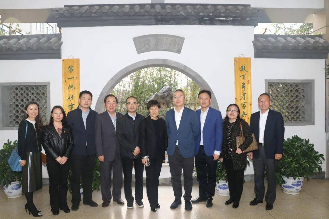 快讯| 区领导调研上海市教育学会青浦清河湾中学