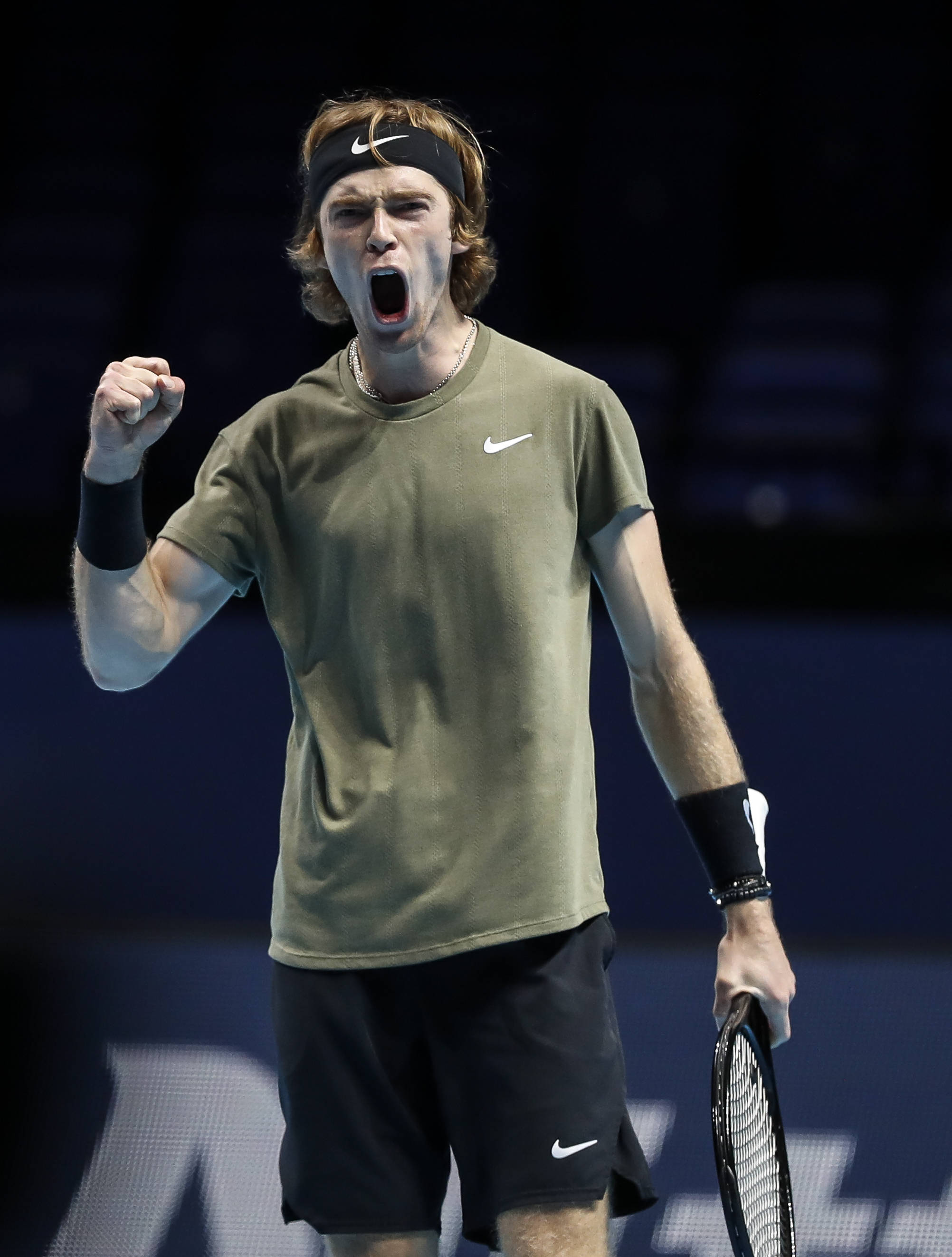 网球——atp年终总决赛:卢布列夫不敌西西帕斯