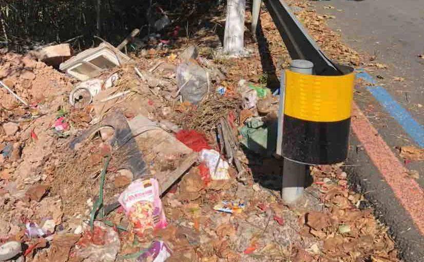 绿色5号道,仙居廊桥上来第一个石头路边上有垃圾堆积