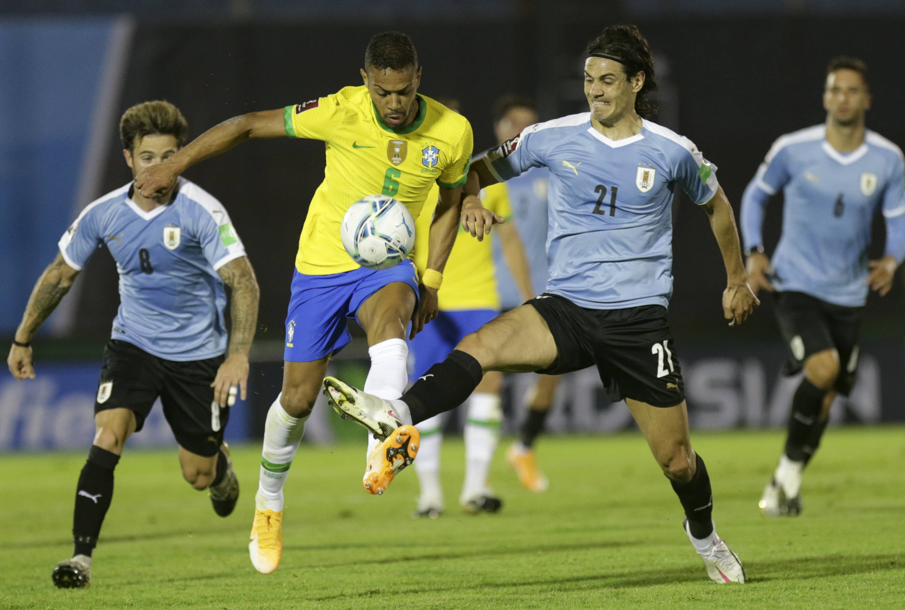 
足球——世界杯南美区预选赛：巴西胜乌拉圭_BOB体育app(图4)