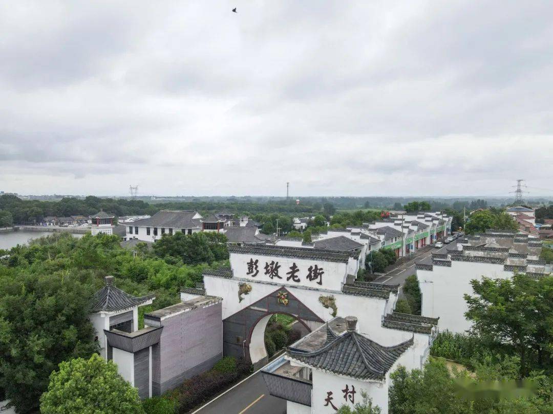 钟祥市位于湖北省中部汉江中游 是中国历史文化名城 中国优秀旅游城市