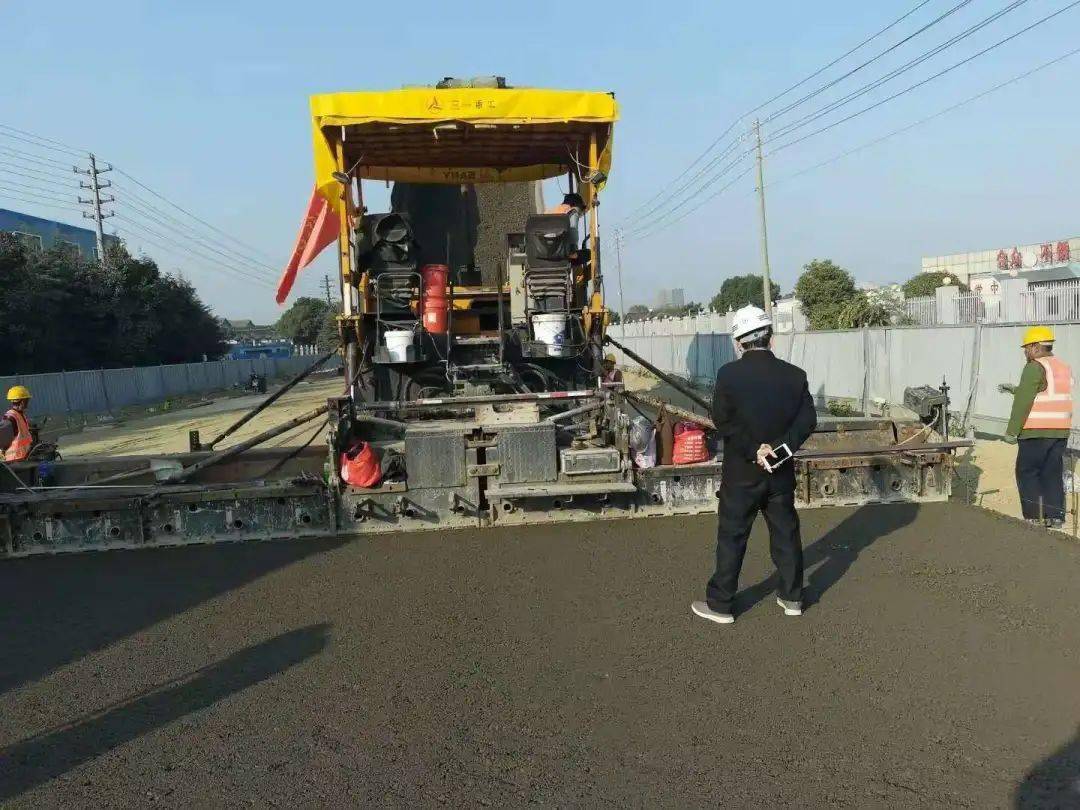 戴南gdp_中国gdp增长图