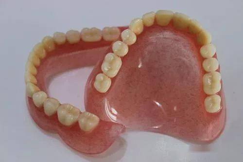 牙尖交错合 (intercuspal occulusion,ico),是指上下牙尖窝相对,达到