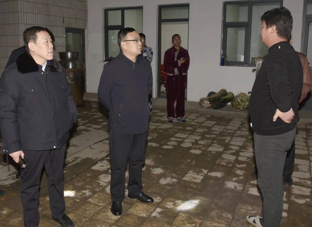 四不两直李虎山夜查禁煤区双清零