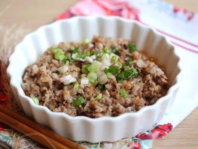 香菇马蹄蒸肉饼