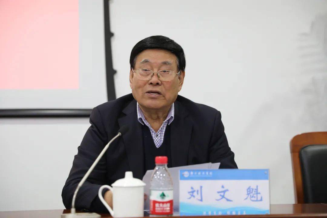 郑州科技学院董事长刘文魁在致辞中说,辅导员是开展大学生思想政治