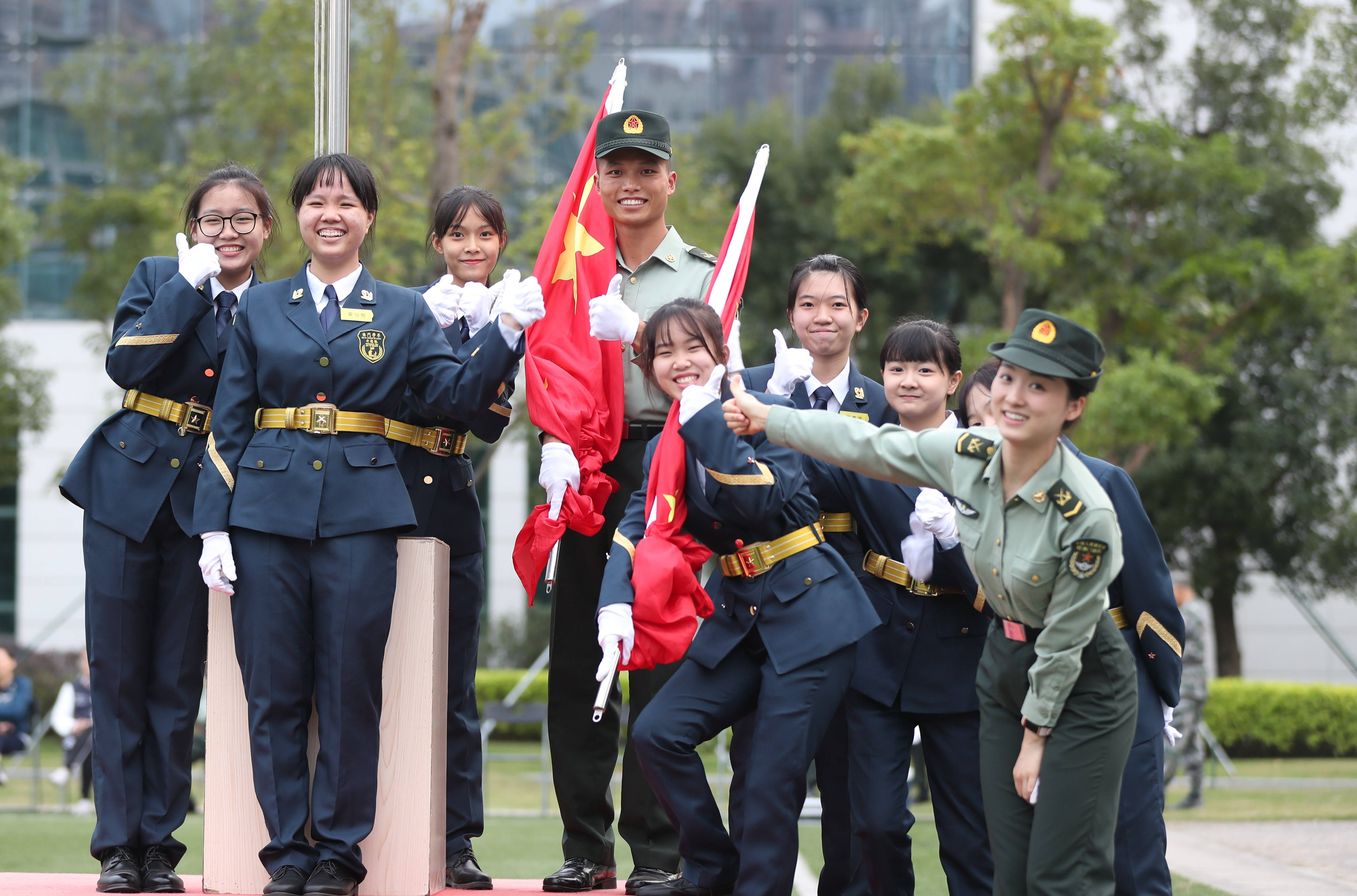 解放军驻澳门部队重启青年学生国旗手培训活动