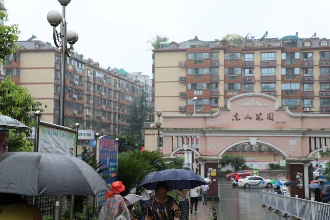 东山花园小区 是宜昌城区单体最大的老旧住宅小区 也是宜昌城区最大