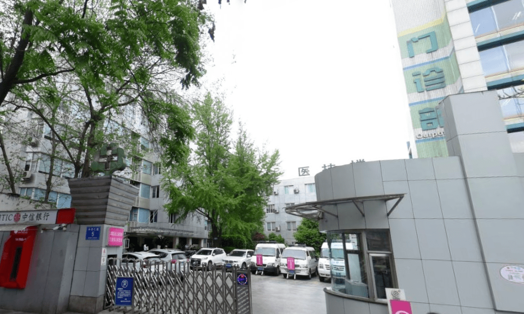 宽窄巷子站4 号 线成都市妇女儿童中心医院实业街院区设施:c出口设有