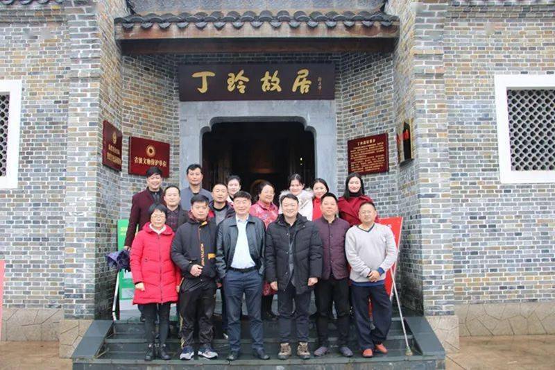 随后一行人又赶赴丁玲故居,寻着老一辈革命者,著名文学家,社会活动家