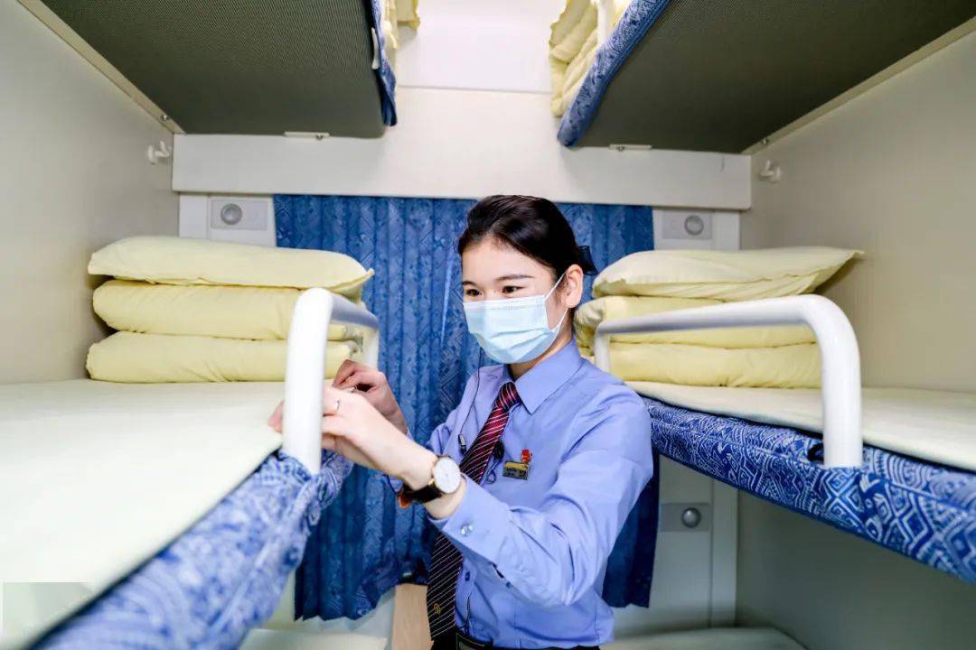 我值乘的是z6次列车,由南宁开往北京西.