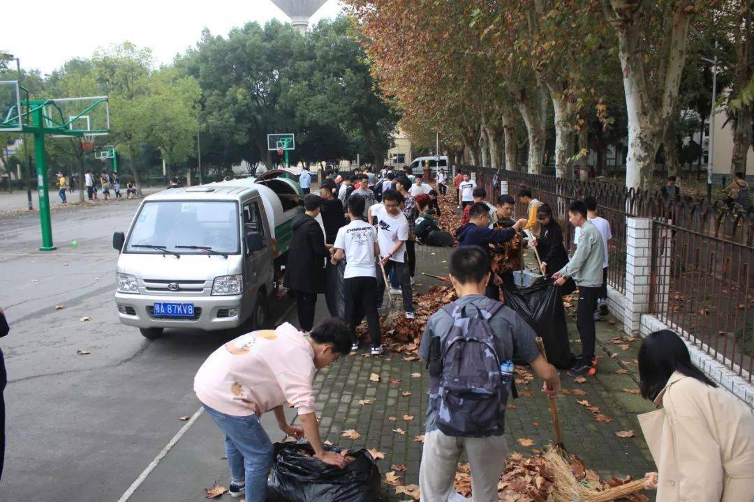 下来的两个月时间里,持续开展"美丽校园"大学生劳动教育实践系列活动