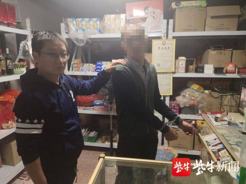朋友请他吃饭、洗澡，没有想到他竟偷了朋友2
