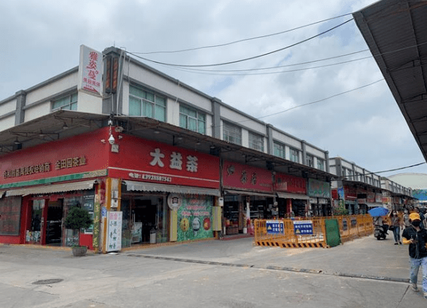 距离钟村,汉溪长隆地铁站大约10分钟的路程
