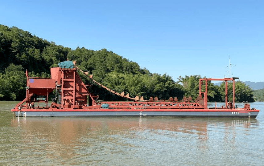 梅州地区典型采砂船