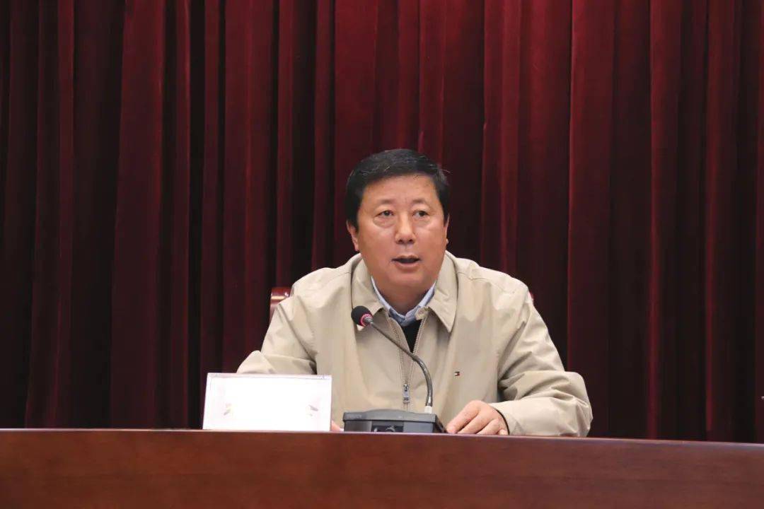 会上,朴峰紧扣习近平总书记在党的十九届五中全会上的重要讲话精神和