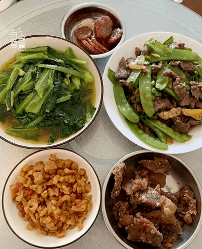 母子俩吃饭,我从不点外卖,5道家常菜晒朋友圈,网友:求蹭饭!