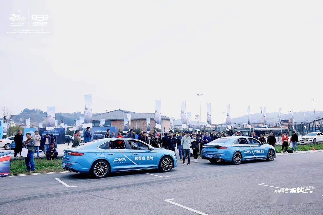 轿车试驾 来自搜狐网