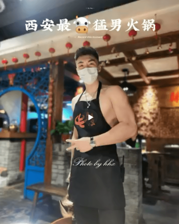 
西安猛男“服务员”爆红 身材劲爆 让妹子酡颜...：AG赛事(图3)