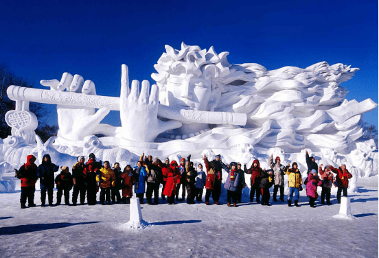 尽享冰雪嘉年华——赏冰乐雪冬日狂欢