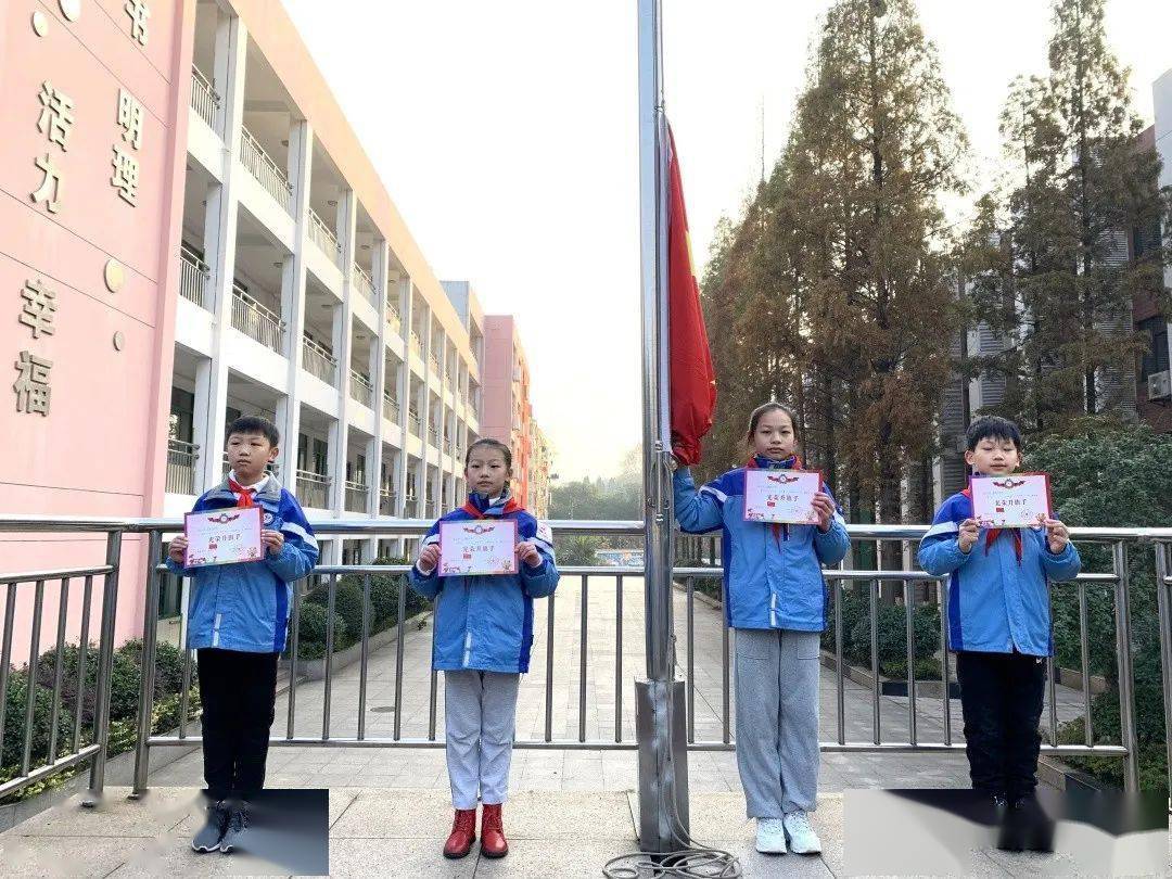 九龙小学第14周升旗中队风采